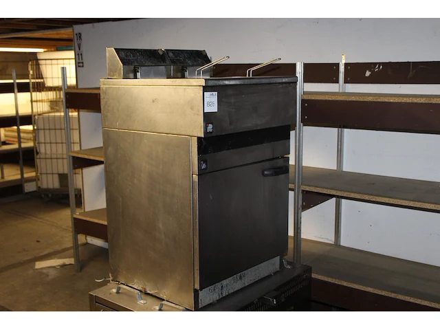 Electrische dubbele friteuse parry, 380 volt. afmeting 60 x 62 x 104 cm. - afbeelding 2 van  2