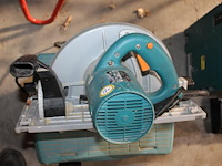 Electrische handcirkelzaag makita met accu en lader in kunststofkoffer. - afbeelding 4 van  5