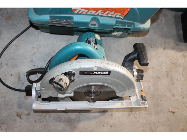 Electrische handcirkelzaag makita met accu en lader in kunststofkoffer. - afbeelding 5 van  5