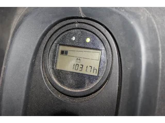 Electrische palletwagen linde type t8. afgelezen urenstand 1031 uur. bouwjaar 2015. exclusief lader. - afbeelding 2 van  5