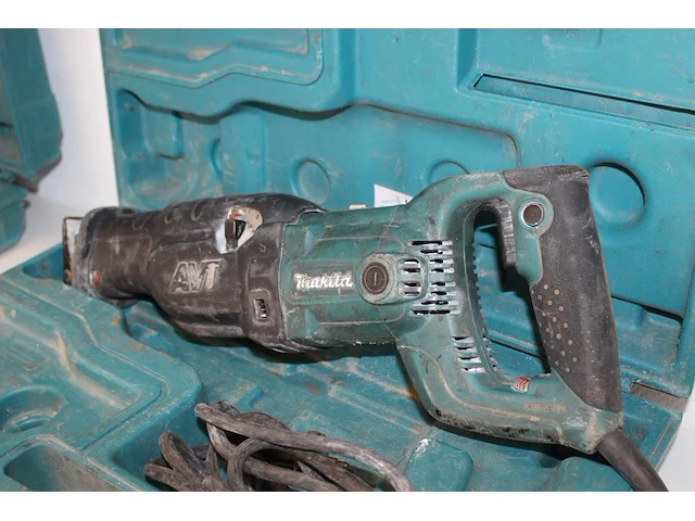 Electrische reciprozaag makita in kunststof koffer. - afbeelding 2 van  2