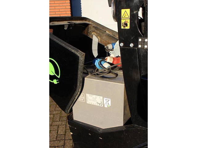 Electrische shovel giant w23 g2200e x-tra met jungheinrich 48v lib 520 s met 520ah en sharp acculader. - afbeelding 11 van  14