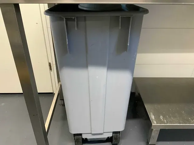 Electrolux - hht8 - korvenvaatwasmachine met aan en afvoertafel - afbeelding 3 van  16