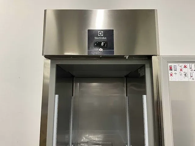 Electrolux - rex71frh - enkeldeurs rvs koelkast (2023) - afbeelding 2 van  13