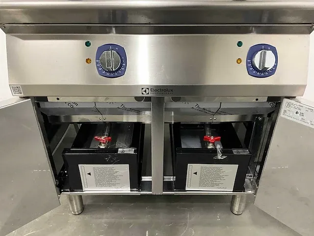 Electrolux - xp700 - dubbele friteuse (2023) - afbeelding 4 van  19