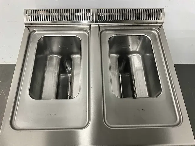 Electrolux - xp700 - dubbele friteuse (2023) - afbeelding 8 van  19