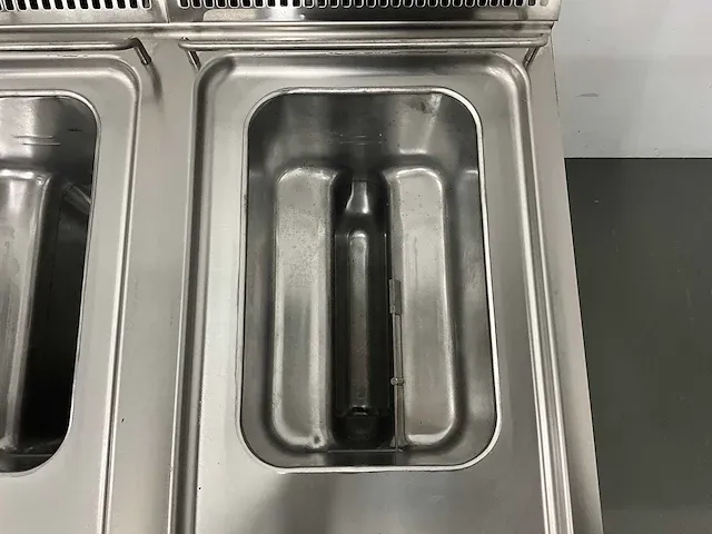 Electrolux - xp700 - dubbele friteuse (2023) - afbeelding 10 van  19