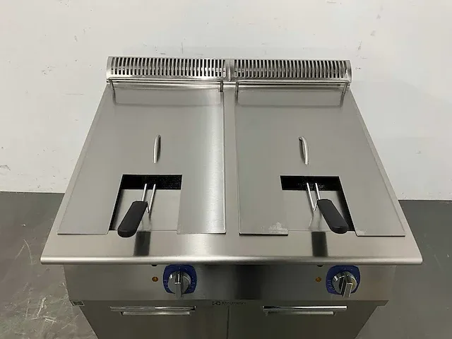 Electrolux - xp700 - dubbele friteuse (2023) - afbeelding 17 van  19