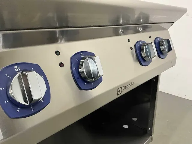 Electrolux - xp700 - hp 4-pits inductie fornuis (2023) - afbeelding 2 van  11