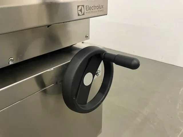 Electrolux - xp900 - kantelbare braadpan 80 liter (2022) - afbeelding 9 van  13