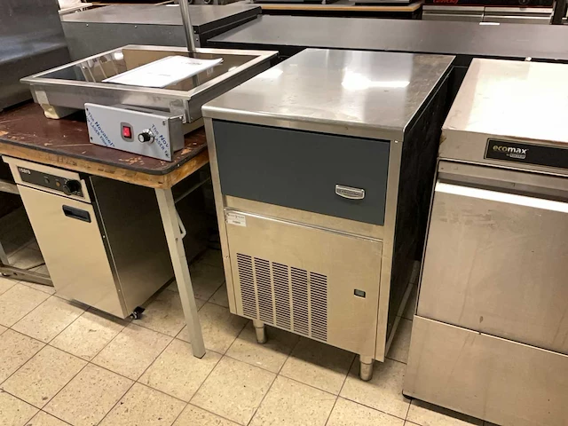 Electrolux 730533 crushed ijsmachine - afbeelding 1 van  7