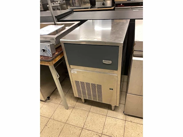 Electrolux 730533 crushed ijsmachine - afbeelding 2 van  7