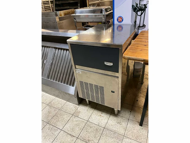 Electrolux 730533 crushed ijsmachine - afbeelding 2 van  8