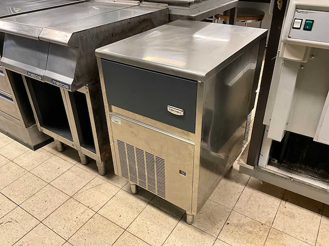 Electrolux 730533 crushed ijsmachine - afbeelding 1 van  8