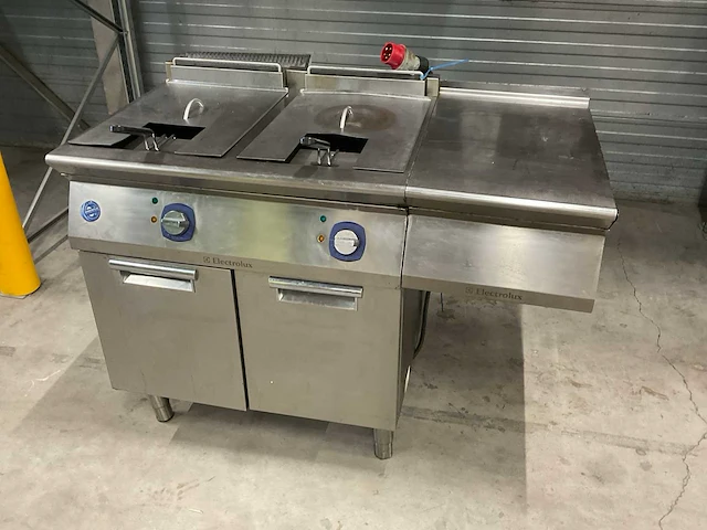 Electrolux e7freh2ffo dubbele friteuse - afbeelding 1 van  4