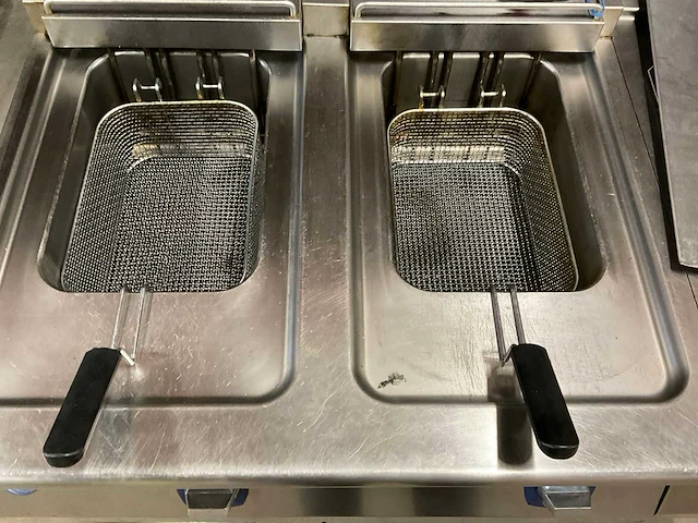 Electrolux e7freh2ffo dubbele friteuse - afbeelding 3 van  4