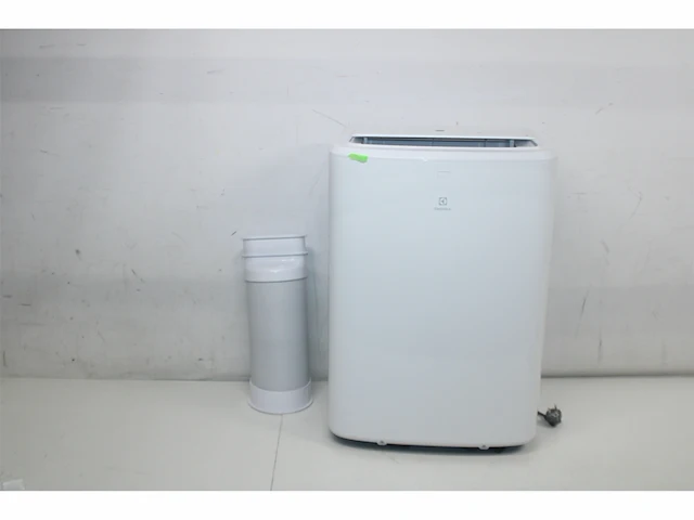 Electrolux exp26u339aw comfort 600 draagbare airconditioner wit, licht en compact - afbeelding 2 van  3
