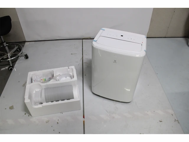 Electrolux exp26u339aw comfort 600 draagbare airconditioner wit - afbeelding 2 van  2