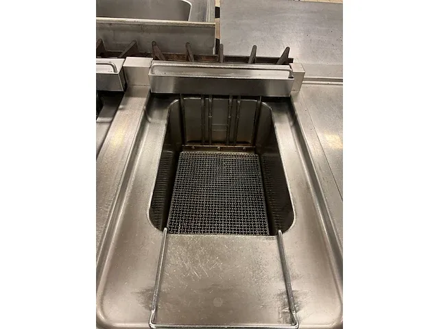 Electrolux tfr/e2d12 elektrische friteuse - afbeelding 7 van  10