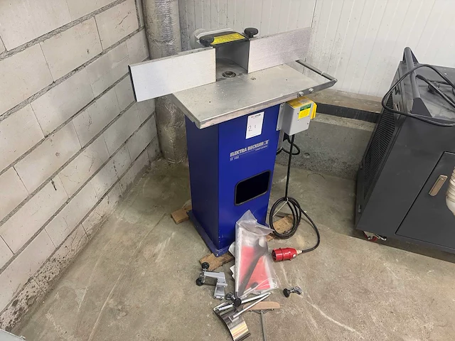 Elektra beckum - 2001 - tf 100 - verticale freesmachine - afbeelding 1 van  8