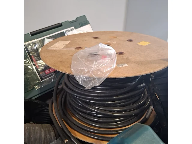 Elektrisch handgereedschap en werkplaatsinventaris, o.a. makita/metabo - afbeelding 14 van  18