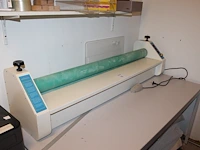 Elektrisch lamineerapparaat nn met rolbreedte 130 cm en voetpedaal. let op! werking onbekend. - afbeelding 1 van  2
