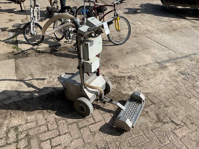 Elektrisch rvs voer doseer kar - afbeelding 3 van  8