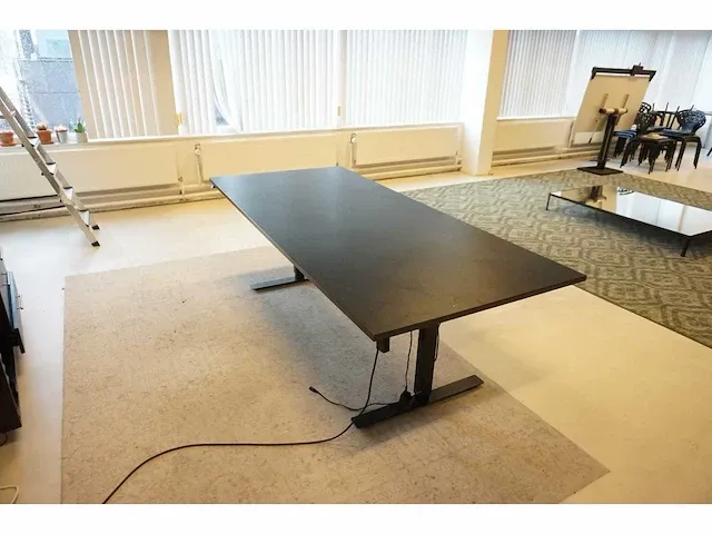 Elektrisch verstelbaar bureau - afbeelding 1 van  4