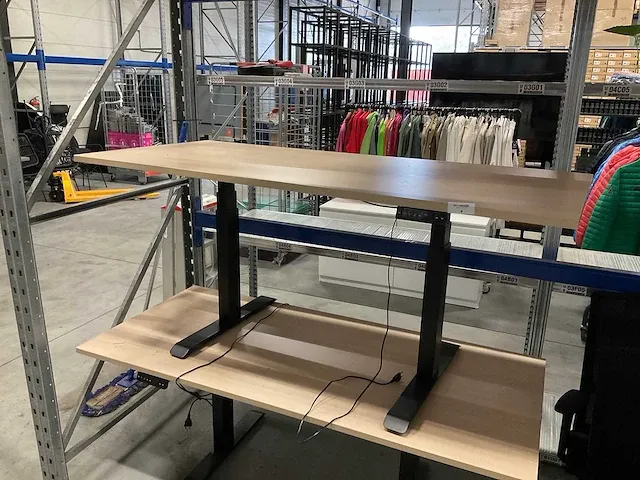 Elektrisch verstelbaar bureau - afbeelding 1 van  3