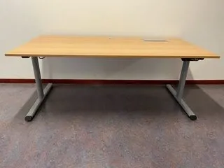 Elektrisch verstelbare bureaus