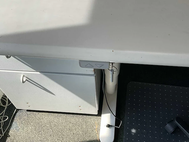 Elektrisch zit-sta bureau - afbeelding 3 van  4