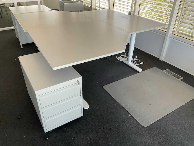 Elektrisch zit-sta hoekbureau - afbeelding 1 van  5