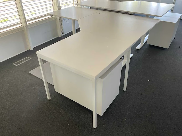 Elektrisch zit-sta hoekbureau - afbeelding 1 van  5