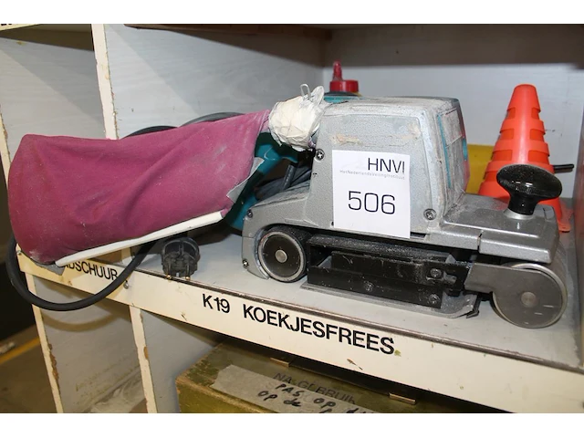 Elektrische bandschuurmachine makita. - afbeelding 1 van  1