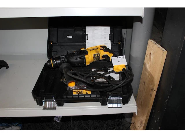 Elektrische boorhamer de walt type d25134. - afbeelding 1 van  2