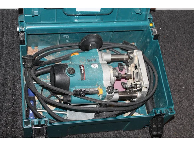 Elektrische bovenfrees makita in koffer. - afbeelding 1 van  2