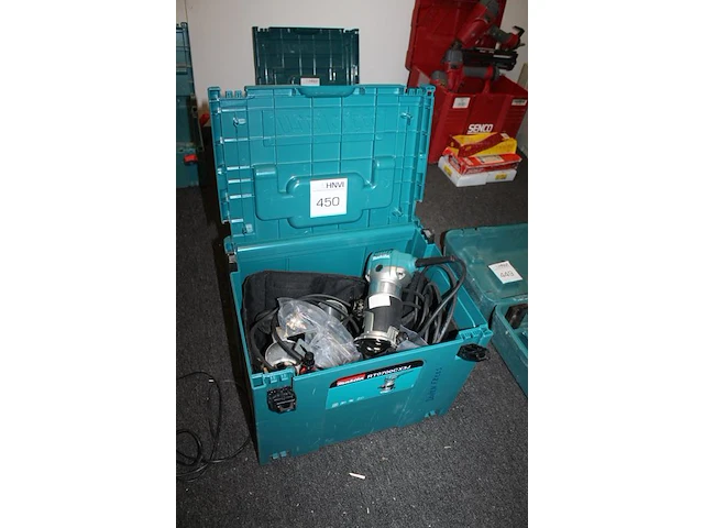 Elektrische bovenfrees makita rt0700c met hulpstukken in koffer. - afbeelding 2 van  3