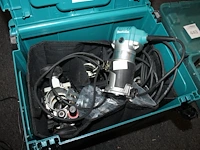 Elektrische bovenfrees makita rt0700c met hulpstukken in koffer. - afbeelding 3 van  3
