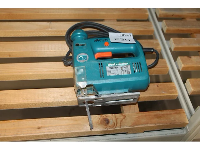 Elektrische decoupeerzaag black & decker. - afbeelding 1 van  2