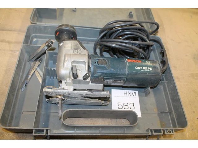 Elektrische decoupeerzaag bosch gst85pe in kunststof koffer. - afbeelding 1 van  1