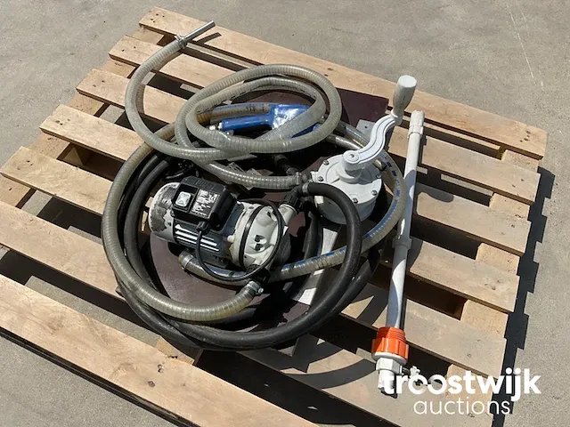 Elektrische en handmatige ad-blue pomp - afbeelding 1 van  6