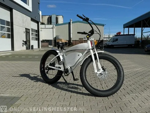 Elektrische fiets beach cruiser, wit, bouwjaar 2023 - afbeelding 1 van  25