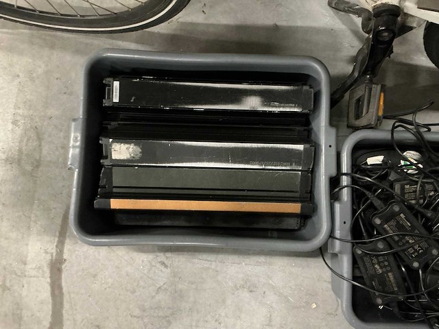 Elektrische fietsen met toebehoren (2x) - afbeelding 3 van  6