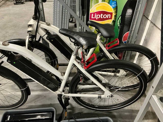 Elektrische fietsen met toebehoren (2x) - afbeelding 4 van  6