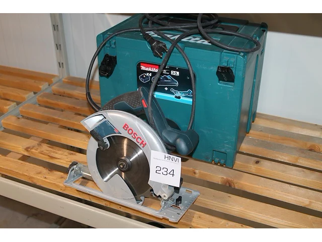 Elektrische handcirkelzaag bosch in makita mbox. - afbeelding 1 van  2