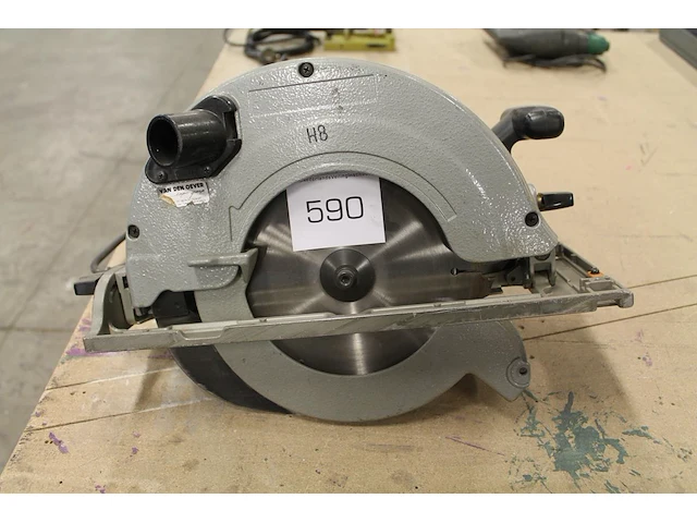 Elektrische handcirkelzaag makita 5903r. - afbeelding 1 van  2