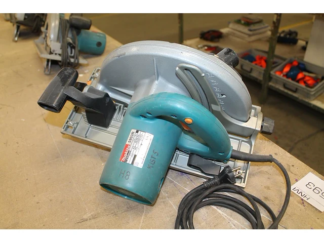 Elektrische handcirkelzaag makita 5903r. - afbeelding 2 van  2