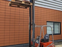 Elektrische heftruck, bt, cbe1.2t, rood, 2003 - afbeelding 32 van  34