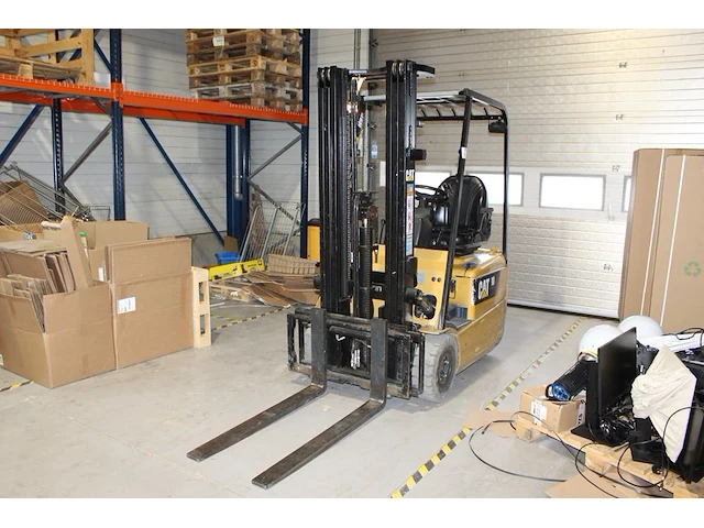 Elektrische heftruck caterpillar 10. bouwjaar 2011 . maximale hefhoogte 480 cm. maximale hefgewicht 1000 kg... - afbeelding 1 van  7