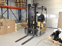 Elektrische heftruck caterpillar 10. bouwjaar 2011 . maximale hefhoogte 480 cm. maximale hefgewicht 1000 kg...